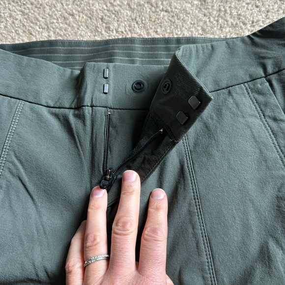 Like new Athelta Wander stash skinny pant - Picture 5 of 7